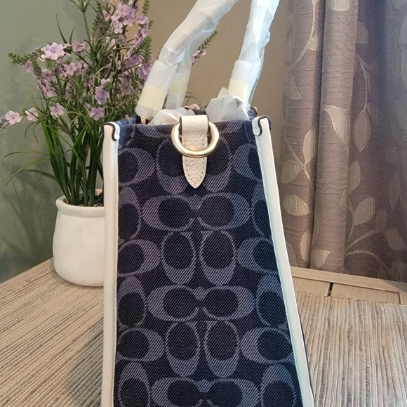 Coach Dempsey Carryall In Signature Jacquard With Coach Patch - Picture 10 of 14